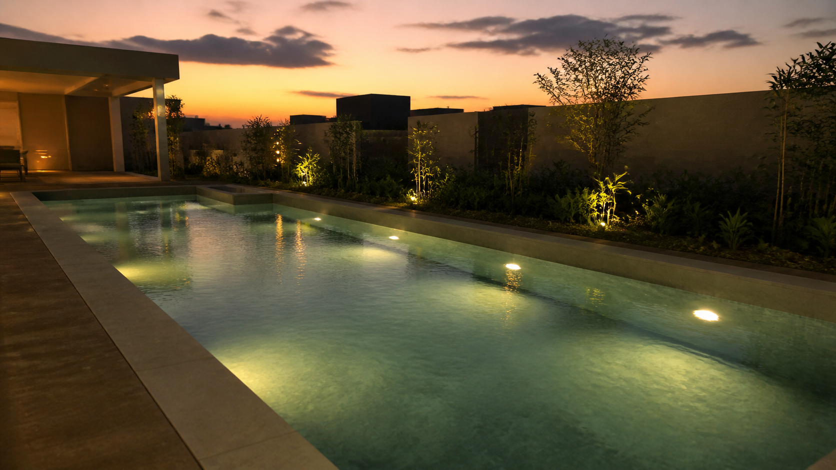 Efeito uniforme da iluminação LED subaquática em piscina residencial ao entardecer em Goiânia.