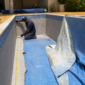 Imagem de piscina com revestimento de vinil em avaliação técnica para troca no Jardim Cerrado, em Goiânia