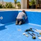 Revestimento de vinil sendo instalado em piscina residencial no Vila Concórdia, Goiânia