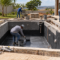Obra de piscina de alvenaria com estrutura e impermeabilização em Inaciolândia